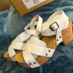 NEW!! Journee Velentina platform white sandals!